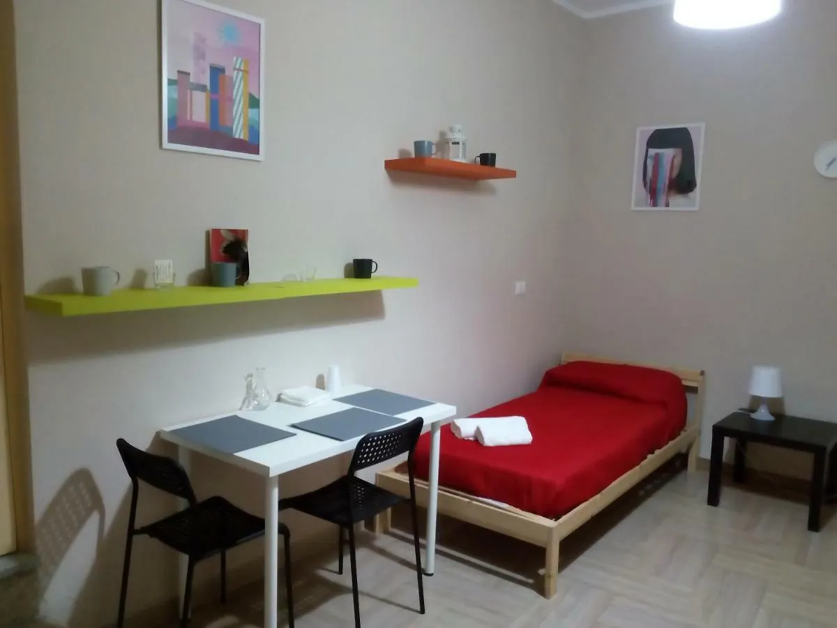 Fast Room Ciminna 0*,  Italie